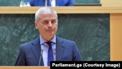 “ქართული ოცნების” ახალი საკანონმდებლო პაკეტის მიხედვით, აკრძალული პარტიის წევრებსა თუ მათთან დაკავშირებულ ადამიანებს პოლიტიკურ პროცესებში მონაწილეობის უფლებას სამუდამოდ აუკრძალავენ. 