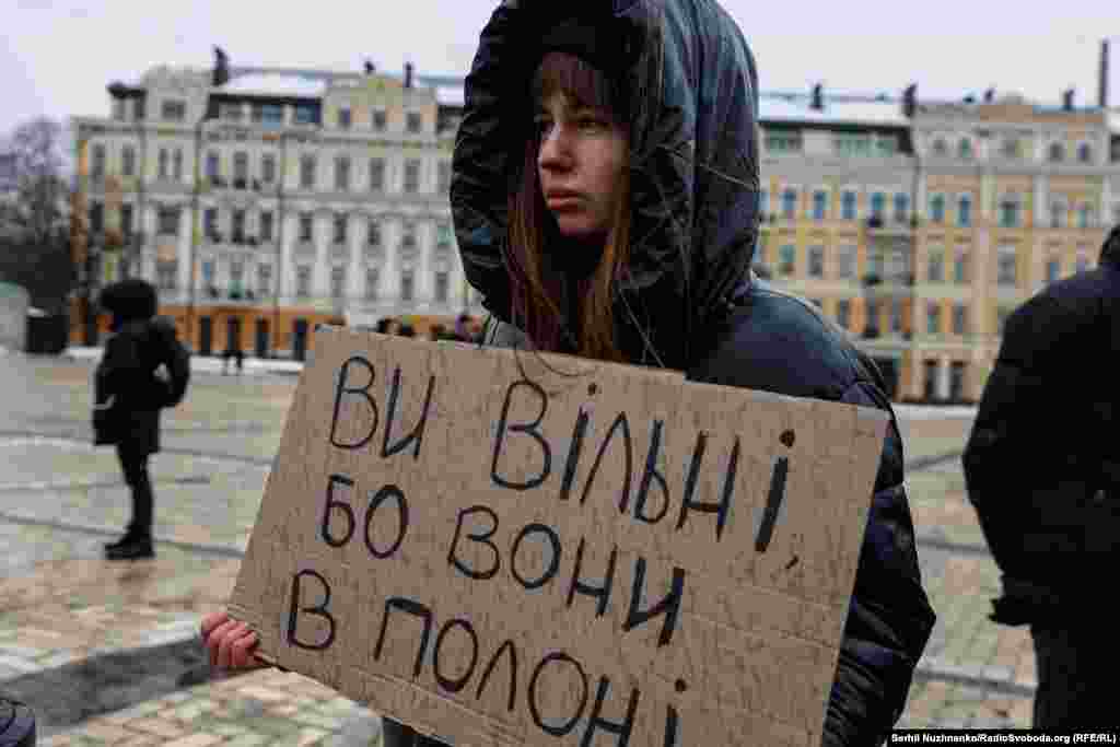 У Києві акція родичів українських полонених пройшла на Софійській площі, де стоїть головна ялинка країни