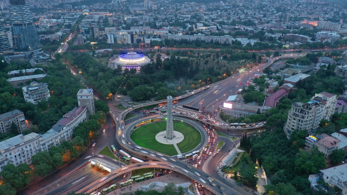 კალაძის თქმით, გმირთა მოედანზე შუქნიშნები დამონტაჟდება