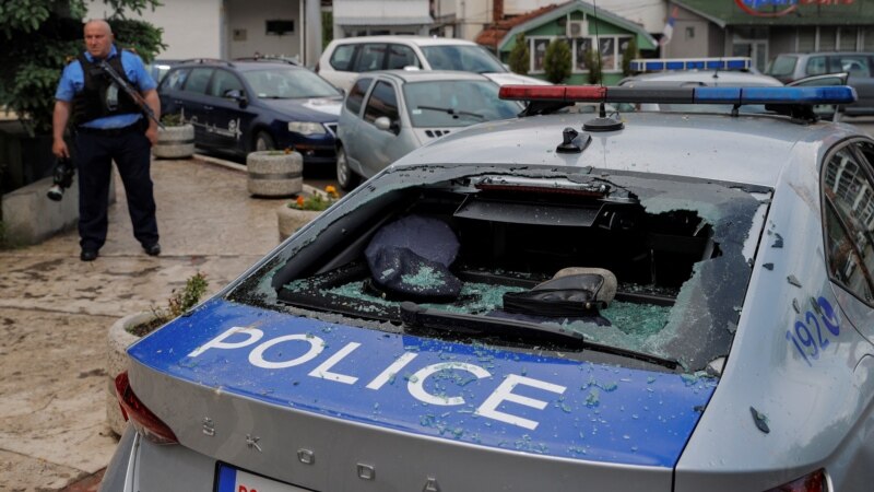 Kosovar Police Clash With Protesters In Serb-Majority Northern Towns, Enter Municipal Buildings