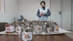 „Căldura Moldovei” pentru Ucraina. O voluntară din Soroca face lumânări pentru front