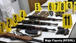 Armë që ishin sekuestruar gjatë një operacioni policor në Zveçan në maj të vitit 2024. 