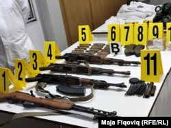 Puške M70 zaplijenjene tokom akcije 14. maja u Zvečanu
