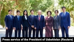  Президент Шавкат Мирзияев вместе с членами семьи.