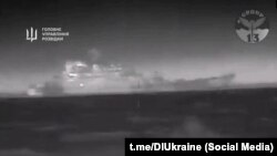 Скріншот відео ГУР Міноборони України: російський корабель «Цезар Куніков», до якого прямує дрон