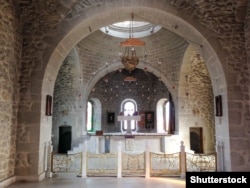 فضای داخلی کلیسای شوشی که در ماه‌های اخیر تخریب شد