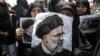 Portret iranskog predsjednika Ebrahima Raisija tokom njegove sahrane u Teheranu 22. maja 2024. 