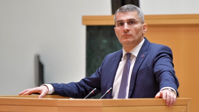 მდინარაძის თქმით, მაუწყებლობის კანონი არა ყველა ონლაინმედიას, არამედ მაუწყებლების პლატფორმებს შეეხება