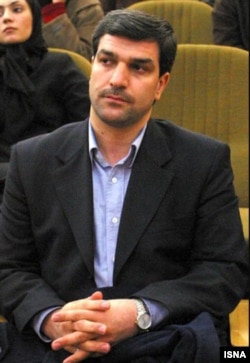 علی‌اکبر موسوی خوئینی در زمانی که نمایندهٔ مجلس شورای اسلامی بود