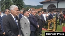 Premijer RS Radovan Višković na memorijalu u Bratuncu, 1. jul 2023.