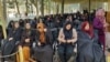 کاهش معاش کارمندان زن در حکومت طالبان، بر زندگی شان چه تأثیر خواهد کرد؟ 
