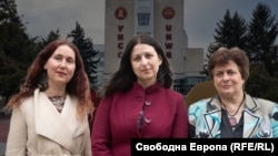 Албена Макарова, Татяна Иванова и Мина Хубенова. На фона се вижда сградата на УНСС. Колаж