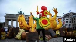 Aktivisti "Greenpeacea" na skupu protiv nuklearne energije, dok Njemačka zatvara svoje posljednje tri nuklearne elektrane, Berlin, 15. april 2023.