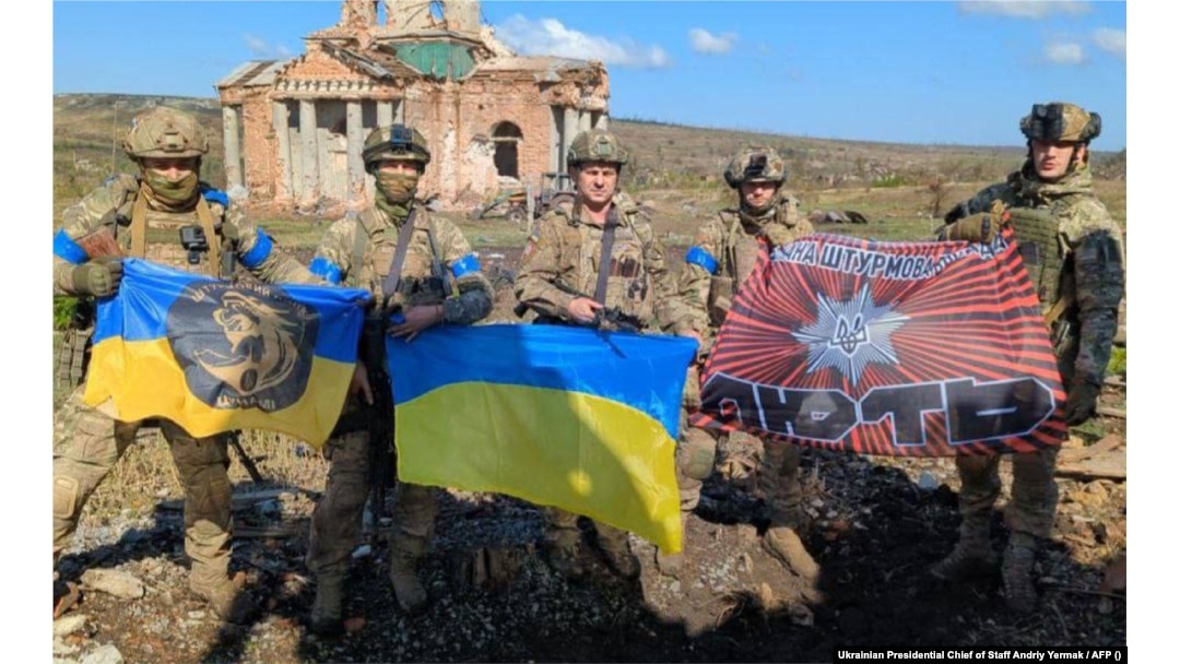 Video shows Ukrainian council member throw grenades at village meeting;  dozens injured