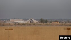 Изглед към военната база Калсо в Ирак, след като беше засегната от мощна експлозия късно на 19 април.