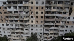 ساختمان چندین طبقه یی در شهر اودیسا در اوکراین که در نتیجه حمله طیاره بی سرنشین روسیه آسیب دیده است