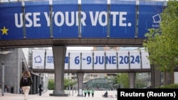 Плакаты о предстоящих европейских выбороах в парламенте ЕС в Брюсселе, Бельгия, 23 мая 2024 года