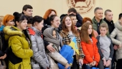 Fëmijët ukrainas që i mori Rusia ribashkohen me familjet e tyre në Kiev