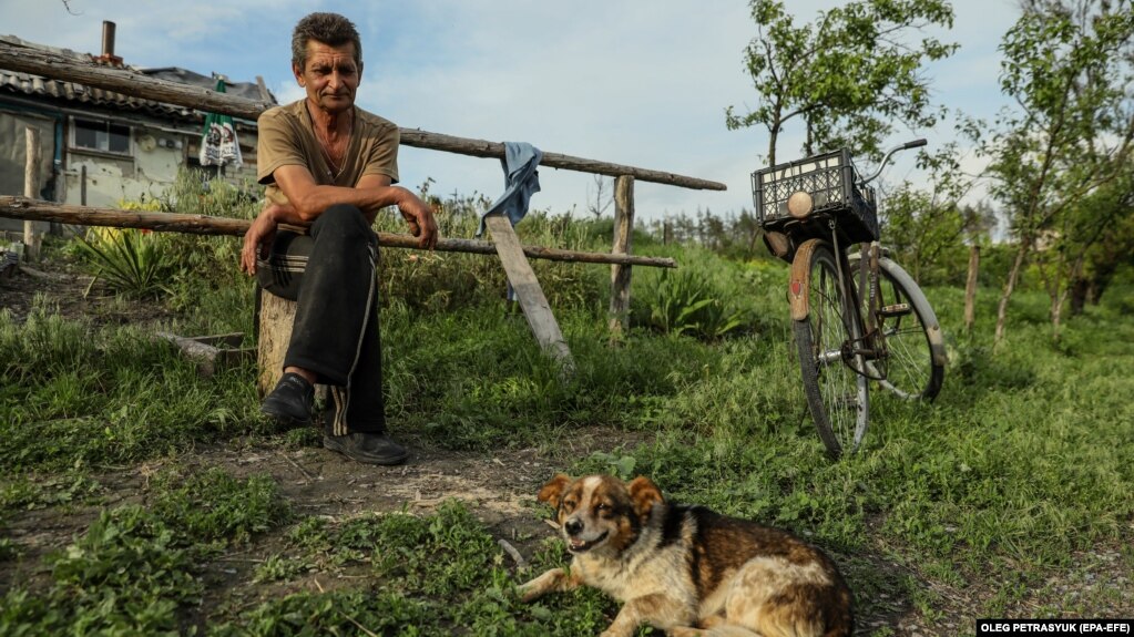 &quot;Dimri vjen së shpejti&quot;, thotë Mykola, i vendosur të mos e kalojë këtë dimër sikurse dimrin e kaluar. &ldquo;Ne mbjellim patate dhe domate. Ato do të rriten - për sa kohë që nuk ka më granatime&rdquo;.