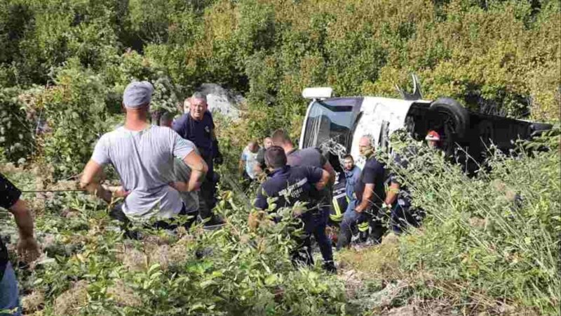 Sletio autobus sa magistrale Cetinje – Budva, najmanje dvije osobe poginule
