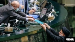 دولت و مجلس ایران بر سر ارقام بودجه ۱۴۰۳ اختلاف دارند