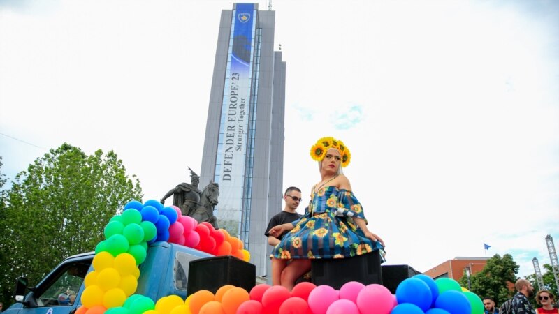 'Vidim te kakav jesi': Parada ponosa u Prištini