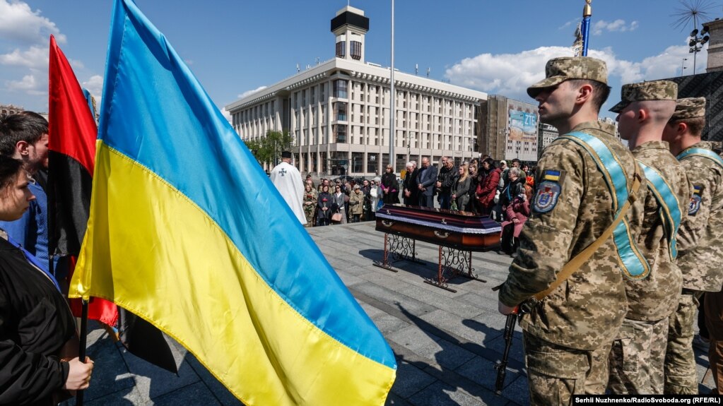 Боєць родом з Київщини, його батько &ndash; краєзнавець та дисидент. Як розповів побратим загиблого військового Андрій Ковальов, Юрій досліджував і захоплювався історією Армії УНР та Української повстанської армії, займався реконструкцією побуту та боїв, брав участь у лекціях та виставках про Армію УНР та УПА, а також цікавився богослов&#39;ям &nbsp;