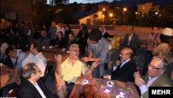 فردوس کاویانی و هادی مرزبان در جشن کارگردانان تئاتر، اردیبهشت ۱۳۸۹