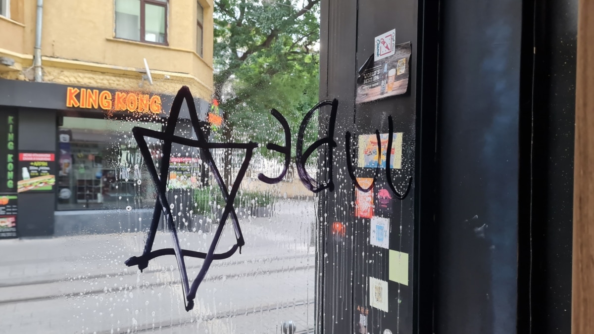 Bulgarian Beer Shop Targeted By Far-Right Parliamentary Party For Displaying International Flags - Vimarsana News