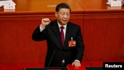 Xi Jinping, reales pentru un al treilea mandat de președinte al Chinei, depune jurământul în cursul sesiunii anuale a Congresului Național al Poporului, Beijing, China, 10 martie 2023.