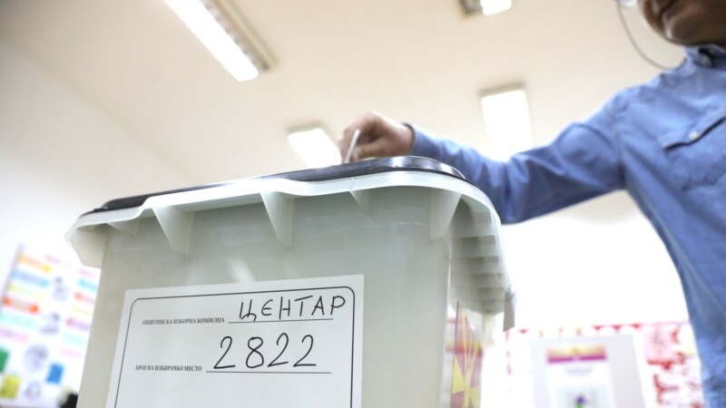 Сиљановска-Давкова води во изборната трка, Пендаровски втор