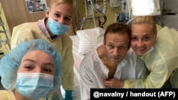 Aleksei Navalny (second from right) with his family in the German hospital where he was treated for poisoning with a nerve agent in 2020. 