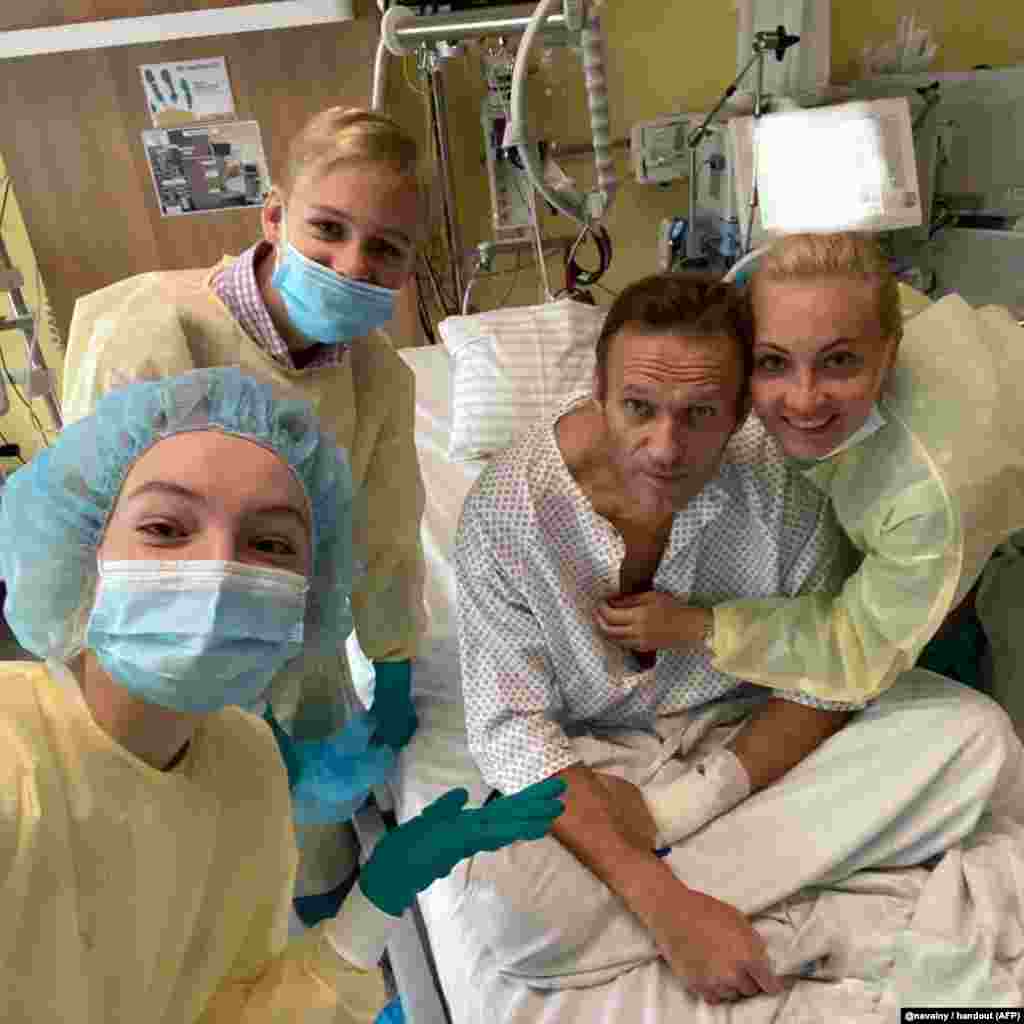 Navalny poses for a picture with his family at Berlin&#39;s Charite hospital on September 15, 2020. German doctors who treated Navalny announced that he had been poisoned with a nerve agent from the Novichok group, a deadly chemical weapon. Navalny spent weeks in a medically induced coma. &nbsp;