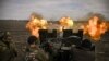українські військовослужбовці обстрілюють із зенітної установки російські позиції під Бахмутом, 20 березня 2023 року