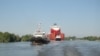 În imagine, nave în deplasare pe Dunărea maritimă. Fotografie cu caracter ilustrativ.