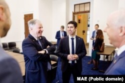 Ministrul moldovean de Externe, Mihai Popșoi (centru), a avut mai multe întâlniri cu oficiali americani la Washington.