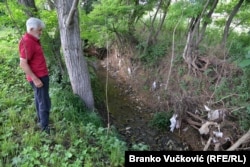 Radomir Nešović kaže da zbog presahlih reka i izvora, voda za stoku dolazi iz cisterni