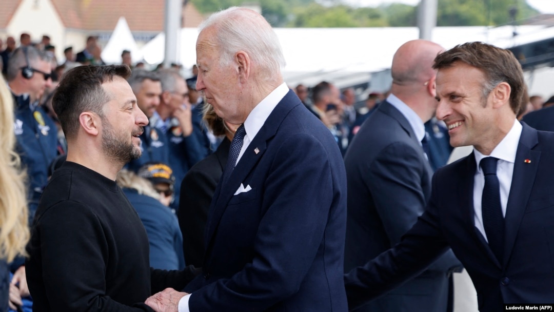 În imagine, de la stânga la dreapta: Volodimir Zelenski, președintele Ucrainei, liderul american Joe Biden și președintele Franței, Emmanuel Macron. 