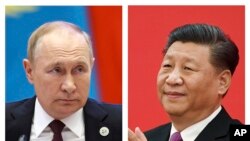 Președintele rus Vladimir Putin (stânga) și liderul chinez Xi Jinping (foto combo)