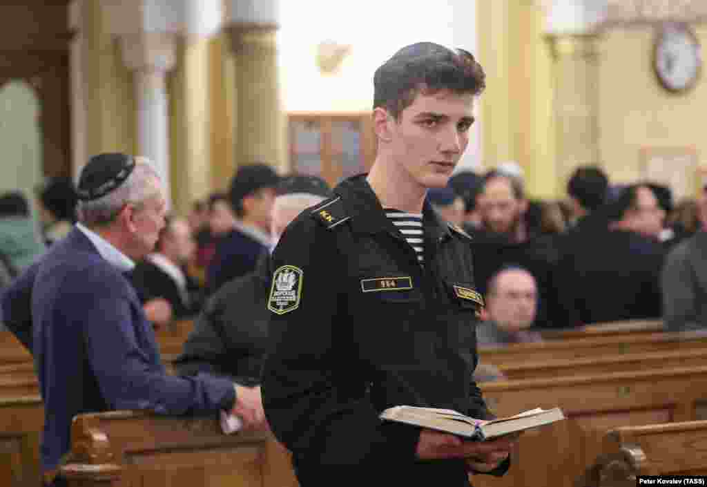 A Russian serviceman photographed during a mass prayer session in St. Petersburg&#39;s Grand Choral Synagogue on October 10.&nbsp;