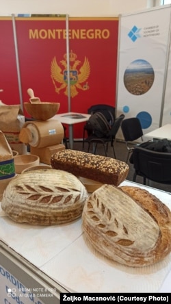 Organski proizvodi Željka Macanovića, organskog farmera koji se bavi proizvodnjom pšenice u Crnoj Gori, juli 2024.