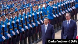 A kínai és a szerb elnök Belgrádban 2024. május 8-án