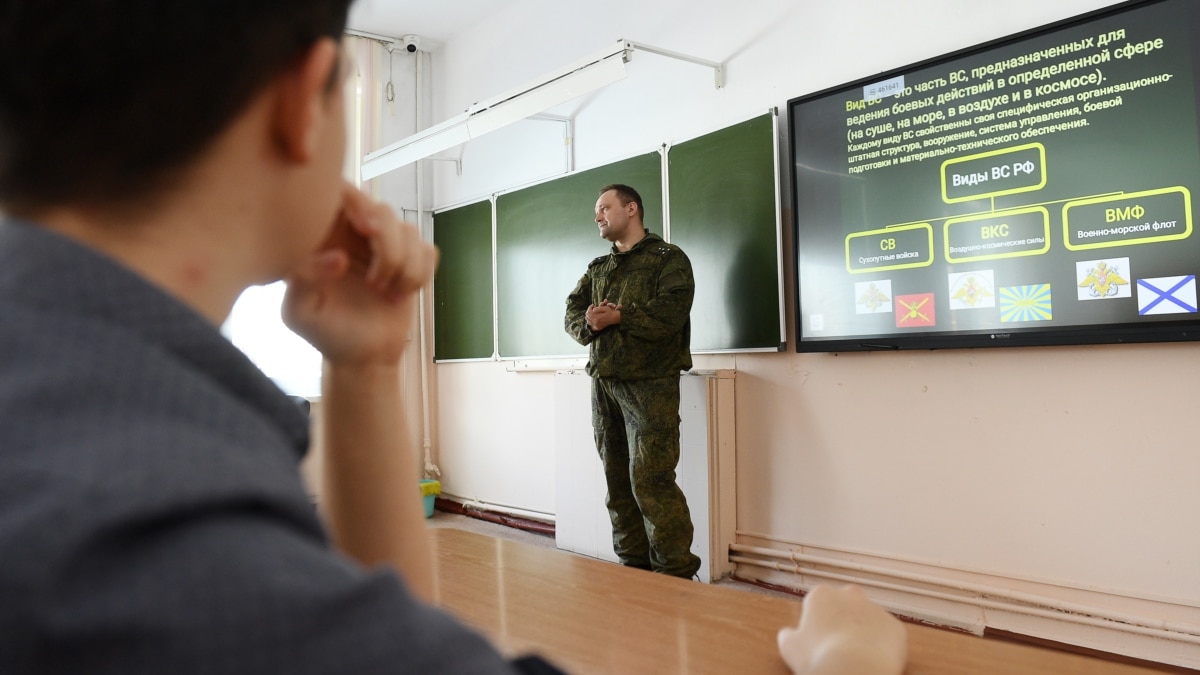 нова шкільна програма в Росії має скоротити час навчання мобілізованих