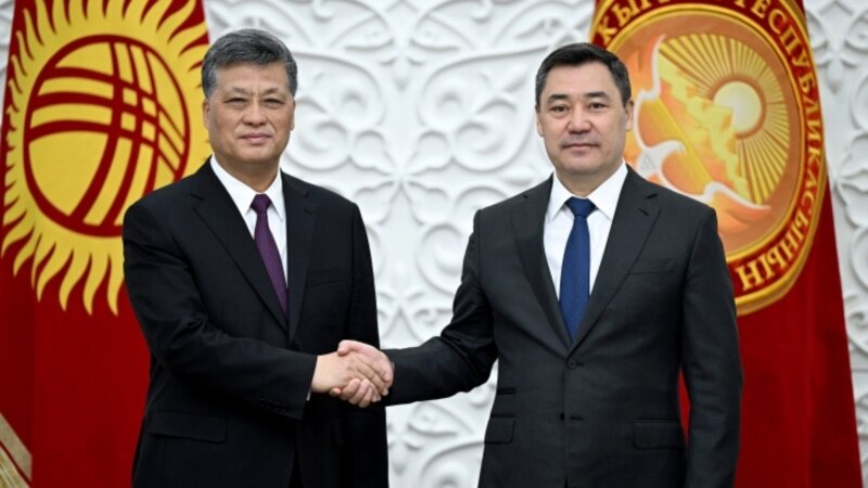 Президент Жапаров шиңжаңдык компанияларды Кыргызстанга инвестиция салууга чакырды