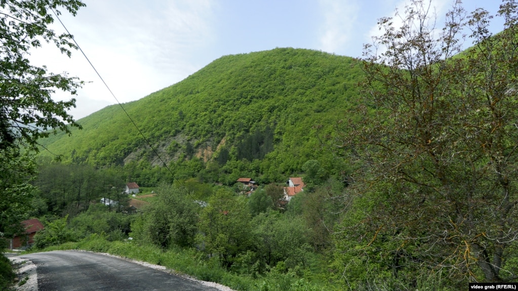 Pamje e fshatit Mekiniqë.