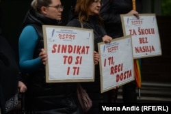 Protest Nezavisnog sindikata prosvetnih radnika Srbije u Beogradu 8. maja.