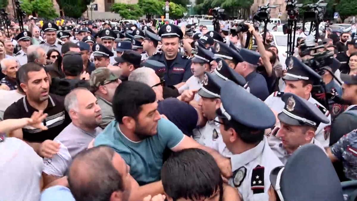 Police, Protesters Clash In Yerevan Amid Latest Protest Demanding PM's ...