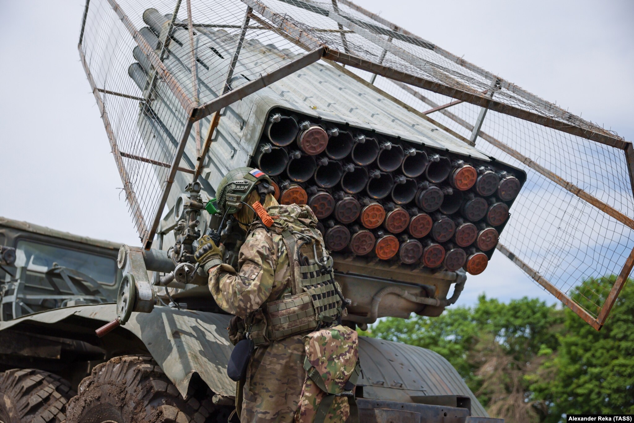 A Russian Grad multiple-rocket launcher fitted with wire netting to prevent FPV drones from detonating directly against the launch tube bank. The photo was taken in eastern Ukraine in June. 