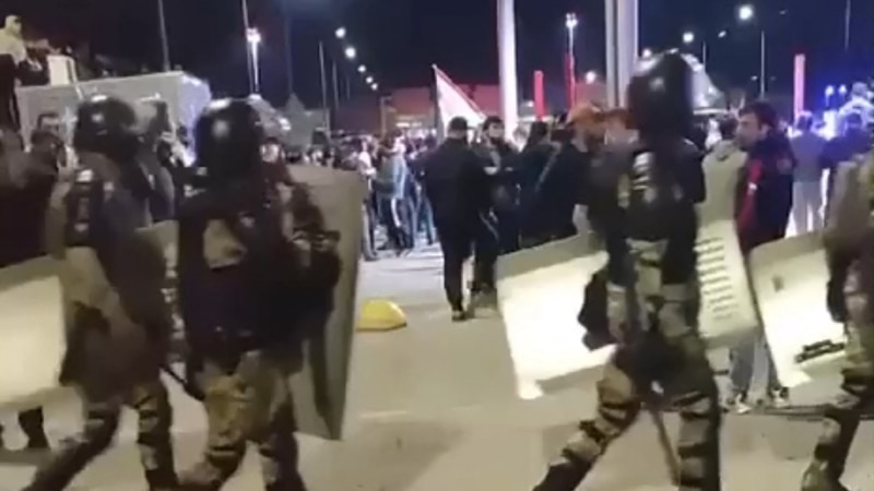 Lëndohen dhjetëra protestues kundër Izraelit në aeroportin e Dagestanit 