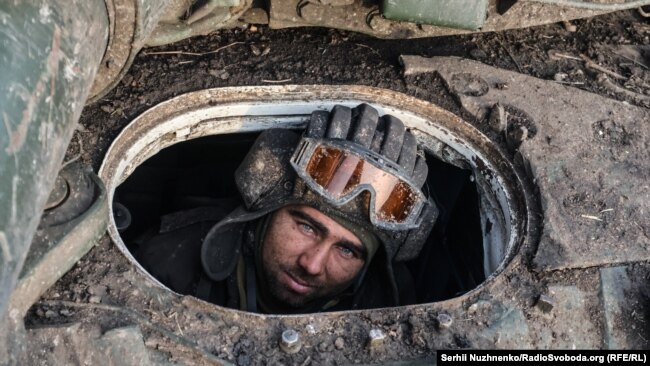 «Вогонь запеклих не пече»: як воюють танкісти на Донеччині (фоторепортаж)